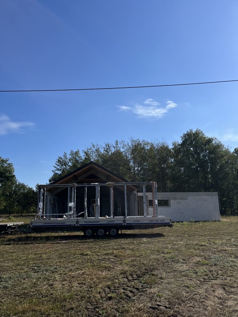 Konstrukcje aluminiowe i szklane Wrocław – nowoczesna realizacja domu z przeszkleniami, Justart