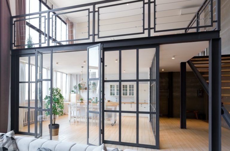 Nowoczesne zabudowy szklane i witryny w architekturze komercyjnej: Przewodnik po rozwiązaniach dla biznesu