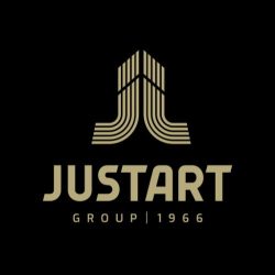 Logo Justart Group 1966 w złotym kolorze na czarnym tle