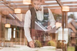 Home 70 Szklane przegrody w gastronomii – higiena, wymagania sanepidu i konserwacja